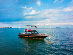 Queen Ruizi Private Yacht Charter